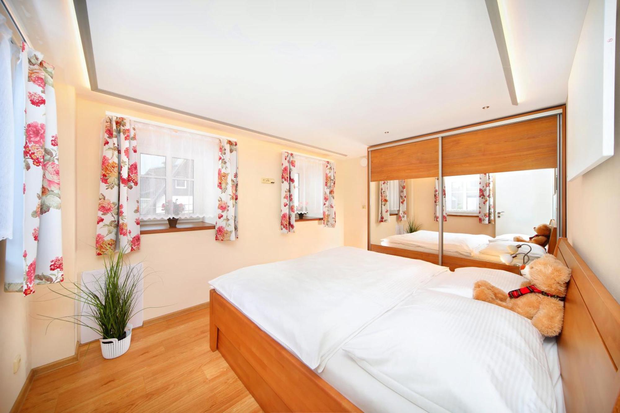 Apartmany Mlyn โรกีนีซ นัด ยีเซอโร ภายนอก รูปภาพ